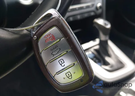 2017 Hyundai Elantra Value Edition из США, поврежденный, VIN 5NPD84LFXHH195847